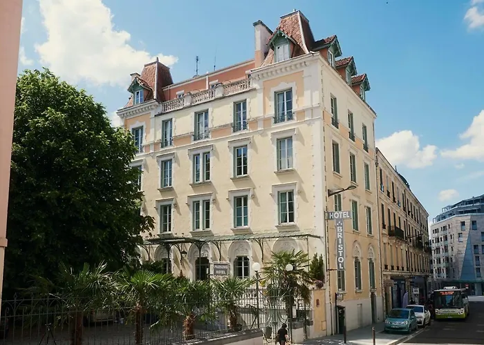 Ξενοδοχείο Bristol 3*